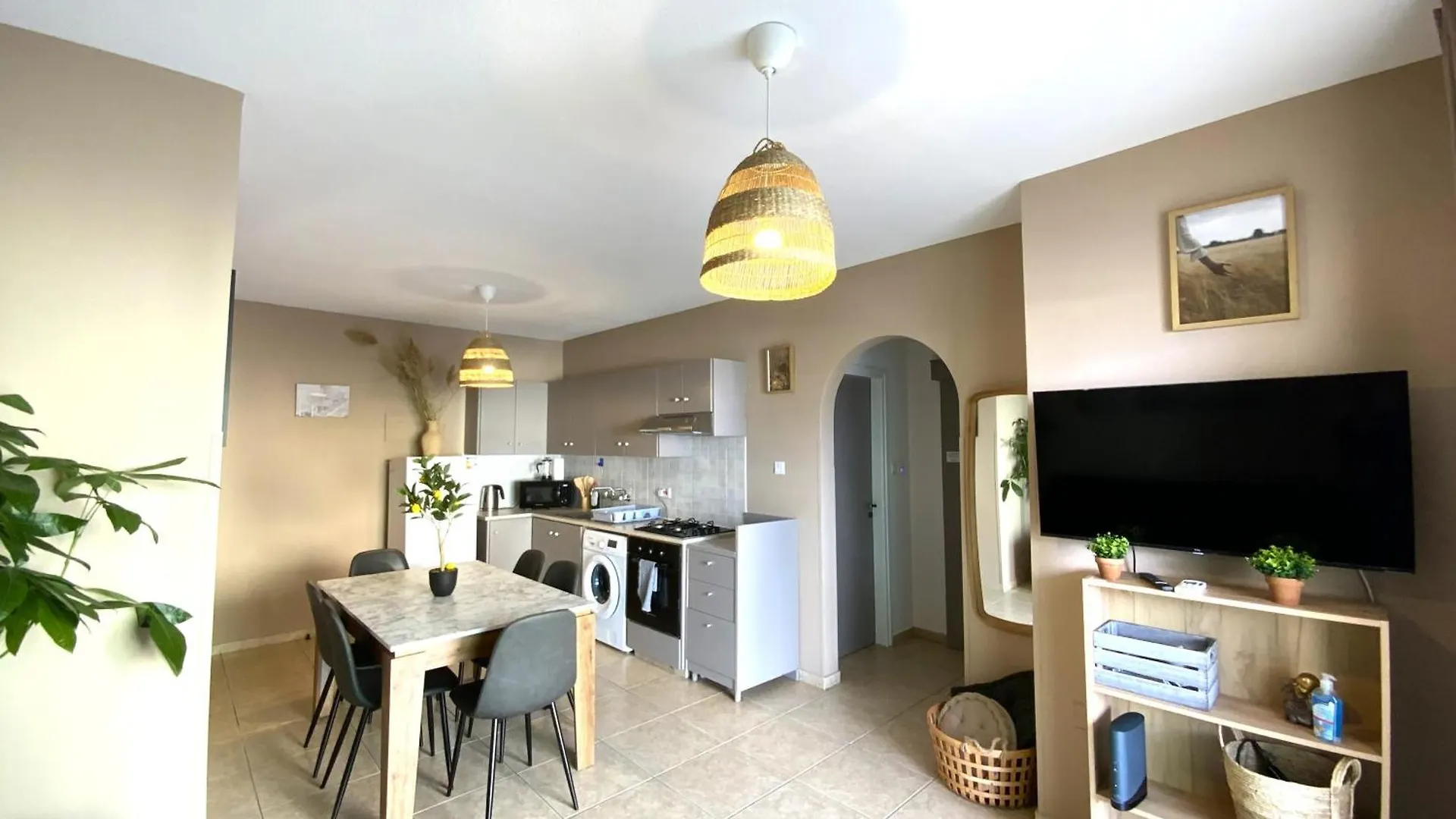 2 Cozy Apts, Fast Internet, 5 Min Walk To Beach! لارنكا 0*,  قبرص