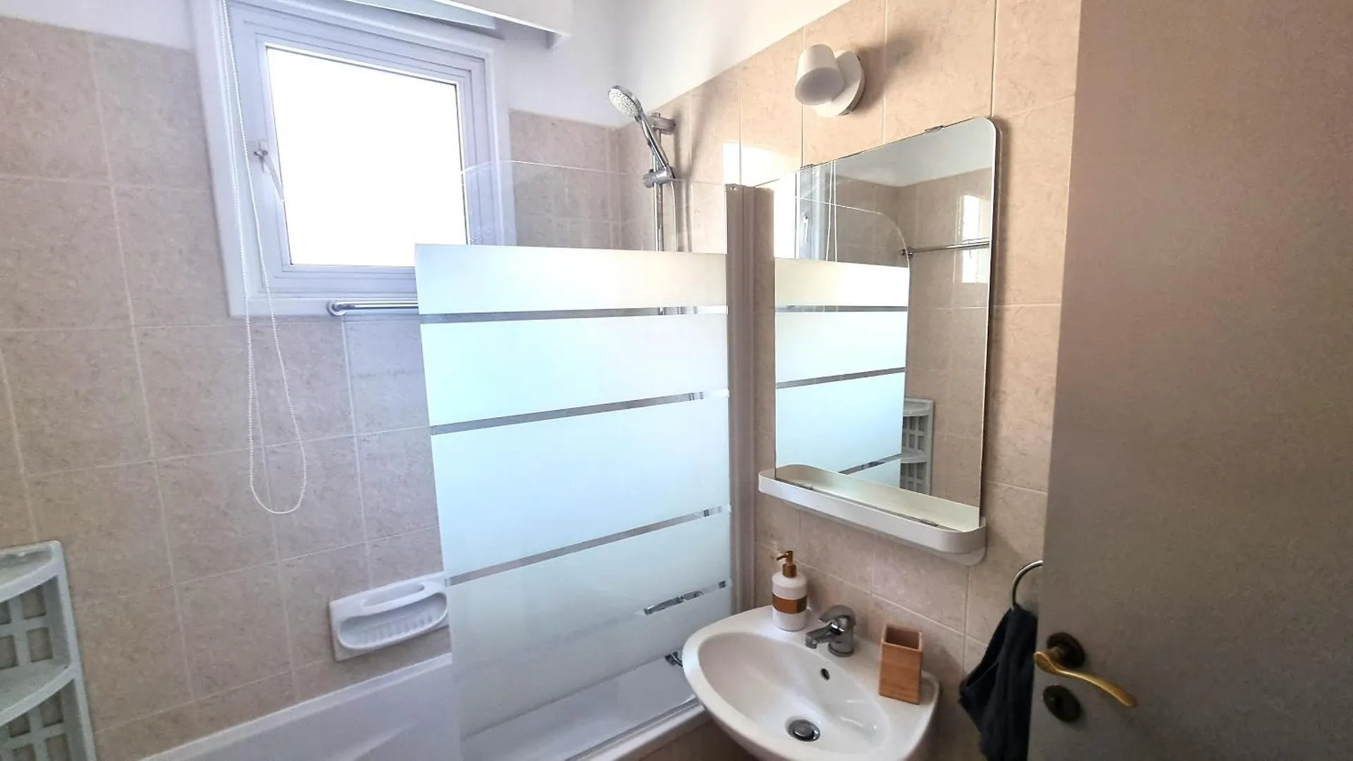 شقة 2 Cozy Apts, Fast Internet, 5 Min Walk To Beach! لارنكا قبرص