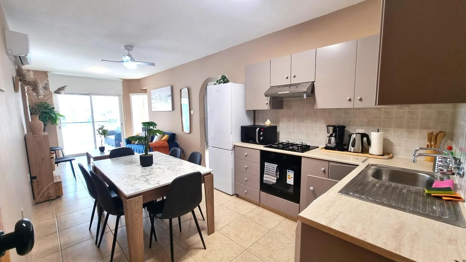 2 Cozy Apts, Fast Internet, 5 Min Walk To Beach! لارنكا شقة
